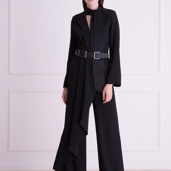 فستان جمبسوت أسود مزين بحزام