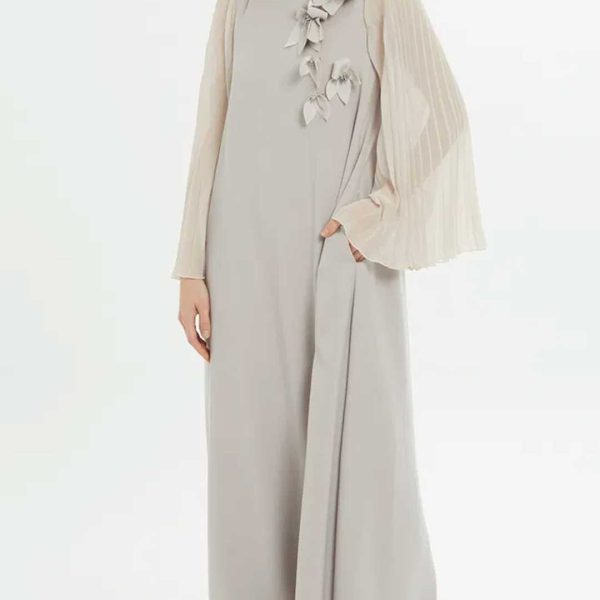 Elegant Gray Long Dress with Floral Detailing - Image 4