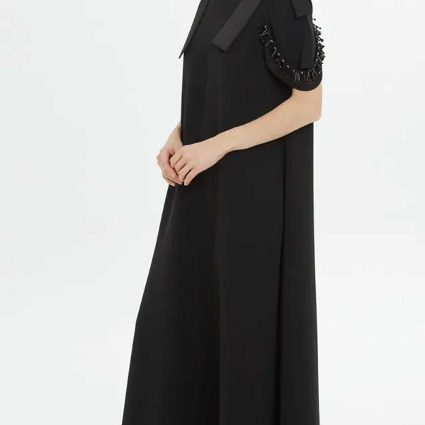 Elegant Long Black Dress with Exquisite Embroidery - Image 4