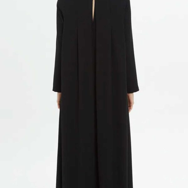 Elegant Long Black Dress with a Square Neck and Exquisite Embroidery - Image 3