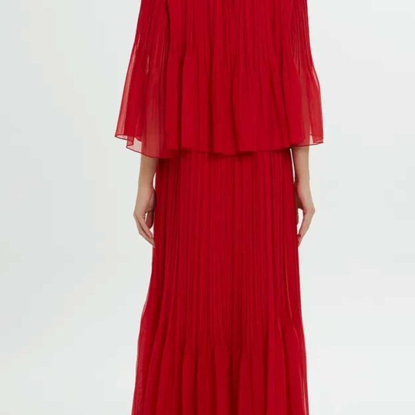 Elegant Long Red Dress with Three-Quarter Sleeves and Pleated Design - Image 2