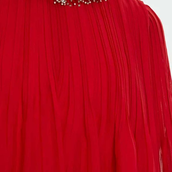 Elegant Long Red Dress with Three-Quarter Sleeves and Pleated Design - Image 3