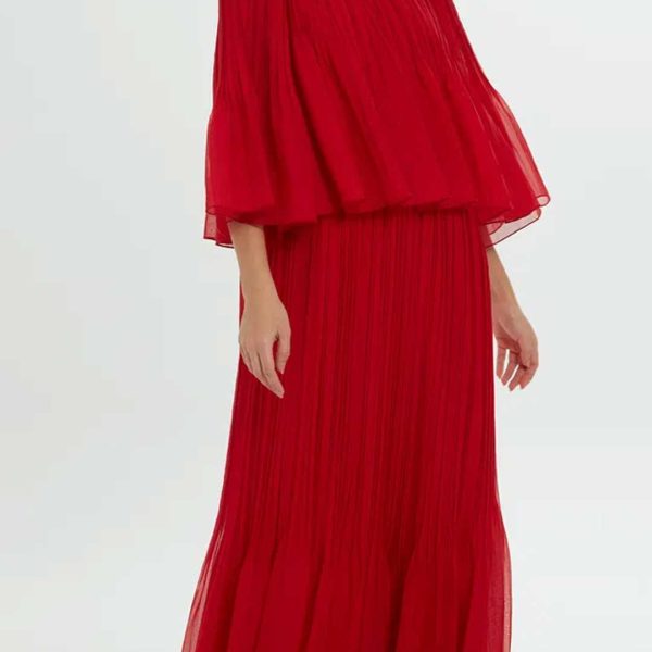 Elegant Long Red Dress with Three-Quarter Sleeves and Pleated Design - Image 5