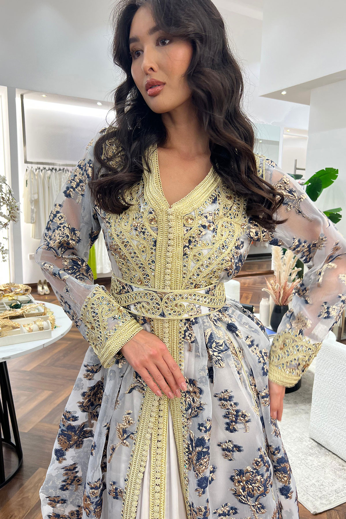 A luxurious Moroccan caftan in floral silk organza - Image 2