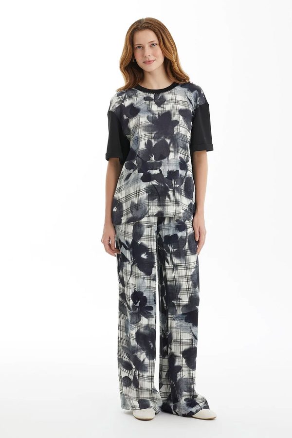 Contrast Pattern T-Shirt