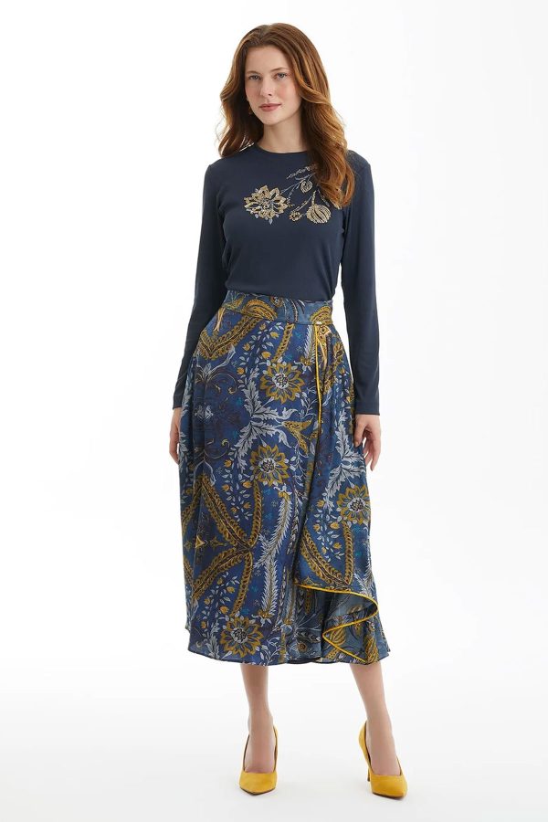 Chic Patterned Skirt with Piping Details for a Polished Look